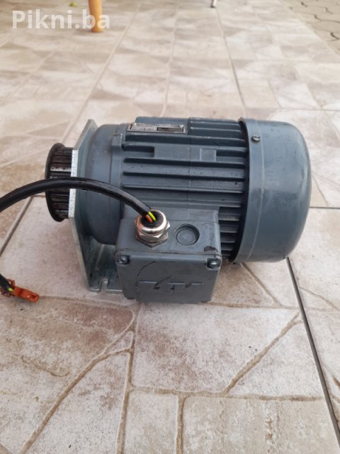 TROFAZNI ELEKTROMOTOR C. BRANDRECHT 0.37 kv / 1380 o/min - 90 KM! 8