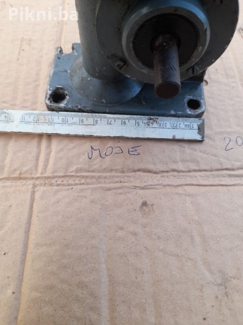 Trofazni ELEKTROMOTOR sa REDUKTOROM (0.18 kW) | Izlaz 65 u min 8