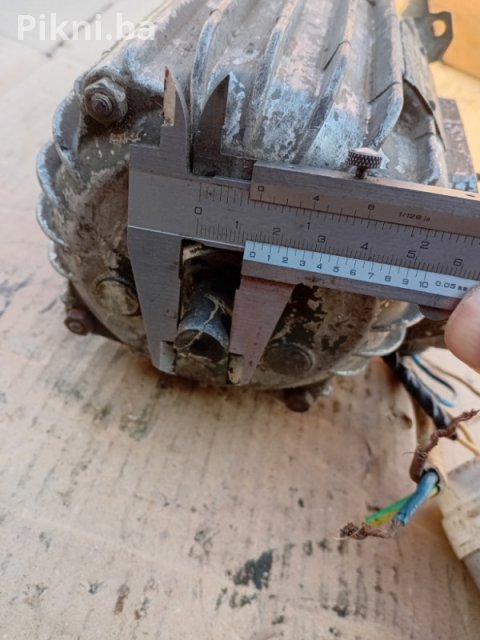 Elektro motor elektrokovina 220v 1320 obrtaja elektromotori 6