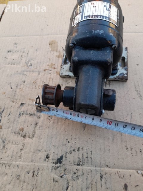 Elektro motor sa reduktorom 110v 1750/29 obrtaja elektromotori 7