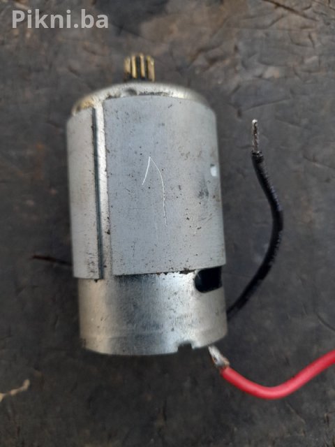 Snažan DC Motor sa Zupčanikom 12V (za hobi i alate)