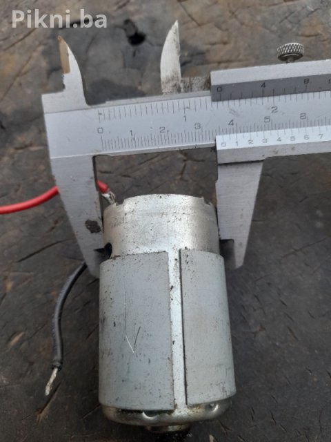 Snažan DC Motor sa Zupčanikom 12V (za hobi i alate) 4