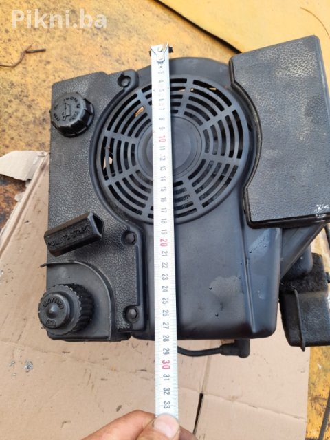 Motor za Kosilicu (Briggs & Stratton Tip) - Ispravan, Sitna Mana 11