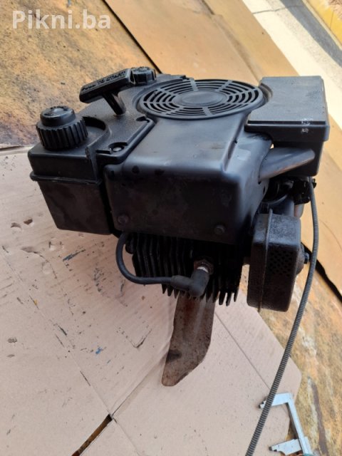Motor za Kosilicu (Briggs & Stratton Tip) - Ispravan, Sitna Mana 10