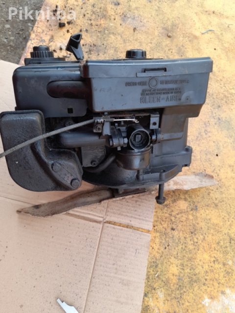 Motor za Kosilicu (Briggs & Stratton Tip) - Ispravan, Sitna Mana 7