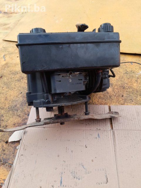 Motor za Kosilicu (Briggs & Stratton Tip) - Ispravan, Sitna Mana 3