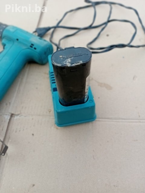 SNIŽENO! Makita 9.6V Aku Bušilica 6096D + Punjač DC9700H (Punjač 4