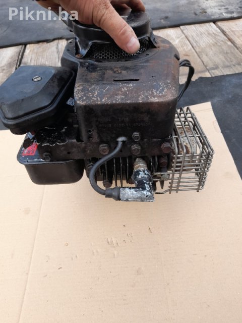 Prodajem motor od kosilice kosilice BRIGGS STRATTON - ispravan! 8