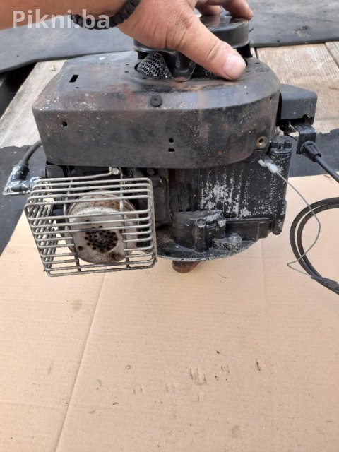 Prodajem motor od kosilice kosilice BRIGGS STRATTON - ispravan! 7