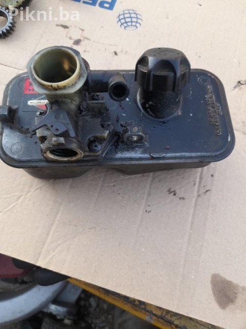 Karburator kosacice Briggs stratton Tecumsen sa rezervarom I filterom 5