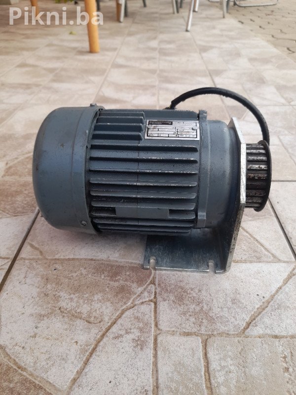 TROFAZNI ELEKTROMOTOR C. BRANDRECHT 0.37 kv / 1380 o/min - 90 KM!