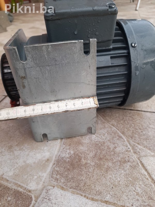 TROFAZNI ELEKTROMOTOR C. BRANDRECHT 0.37 kv / 1380 o/min - 90 KM!