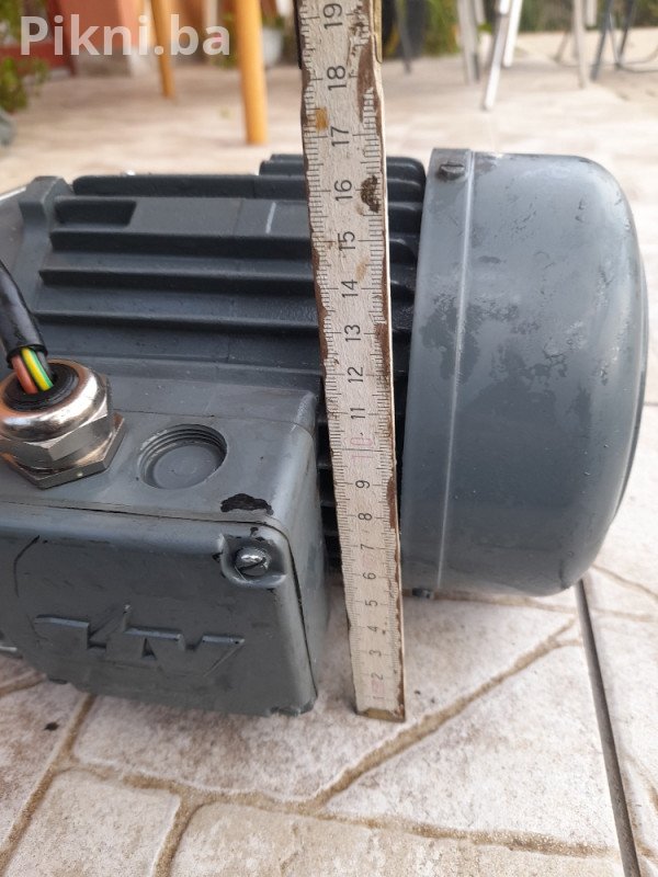 TROFAZNI ELEKTROMOTOR C. BRANDRECHT 0.37 kv / 1380 o/min - 90 KM!