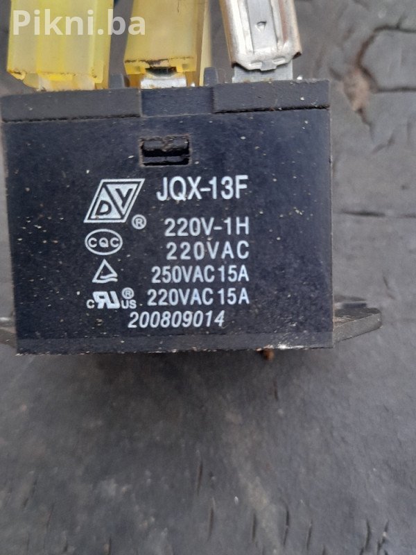 Elektromagnetni Relej JQX-13F (220V/15A) - Ispravan