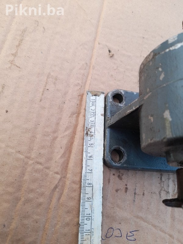 Trofazni ELEKTROMOTOR sa REDUKTOROM (0.18 kW) | Izlaz 65 u min