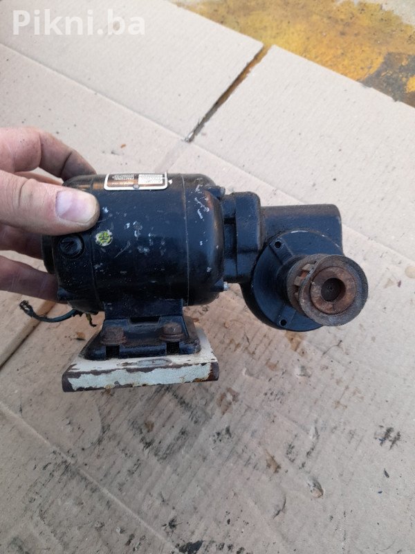 Elektro motor sa reduktorom 110v 1750/29 obrtaja elektromotori