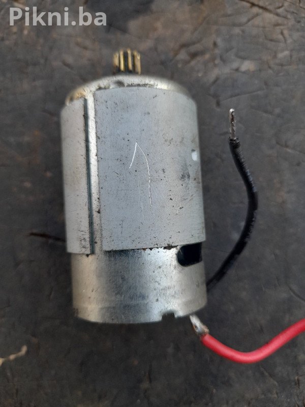 Snažan DC Motor sa Zupčanikom 12V (za hobi i alate)