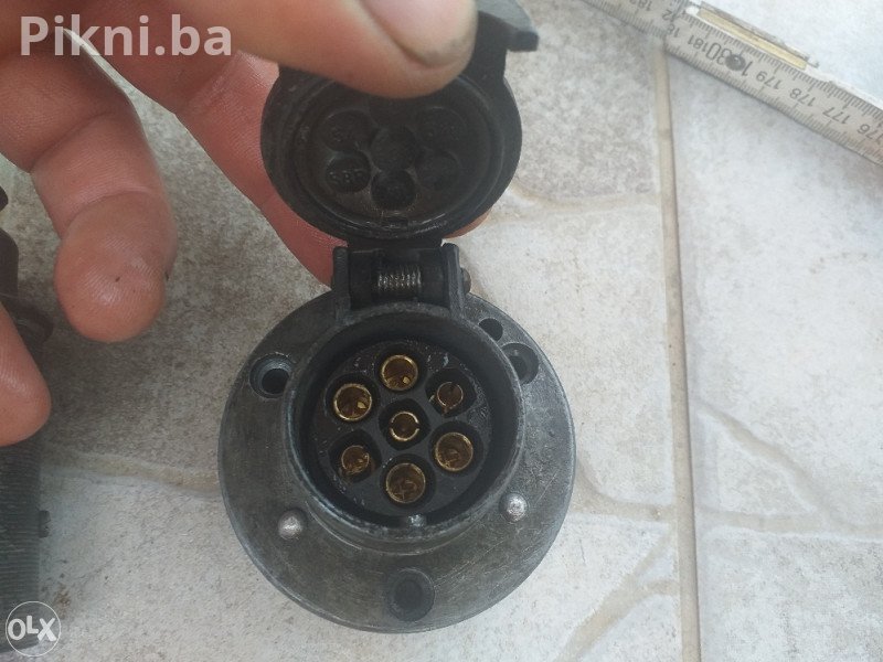Robusna 7-Pinska Aluminijumska Utičnica i Utikač za Prikolicu