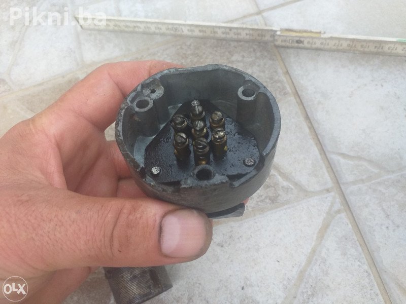 Robusna 7-Pinska Aluminijumska Utičnica i Utikač za Prikolicu