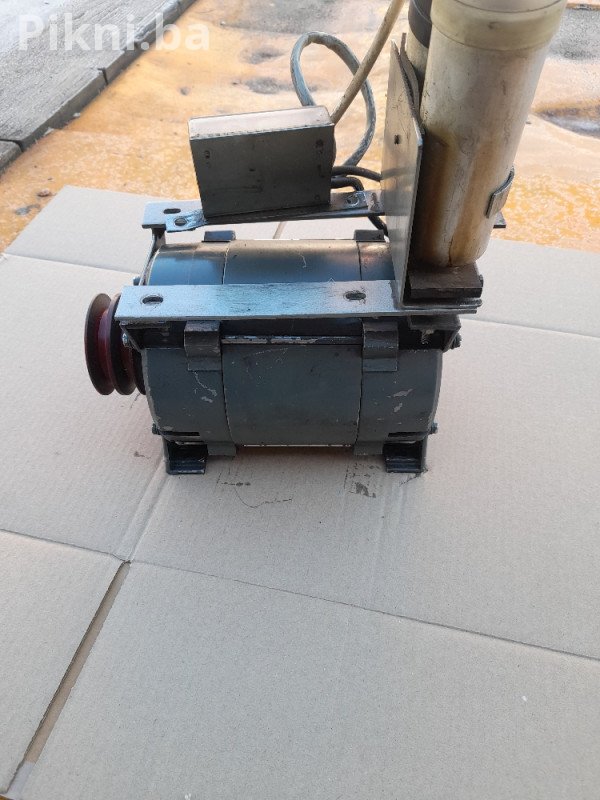 Izuzetan Elektromotor 220v - Jugodent Novi Sad ( kompresor ) 120k