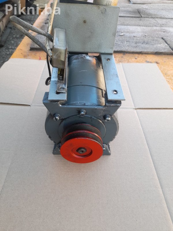 Izuzetan Elektromotor 220v - Jugodent Novi Sad ( kompresor ) 120k