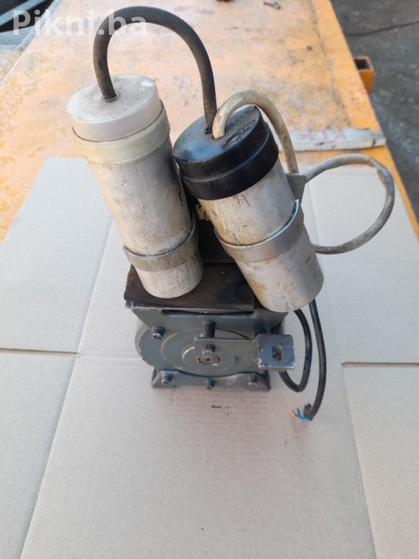 Izuzetan Elektromotor 220v - Jugodent Novi Sad ( kompresor ) 120k