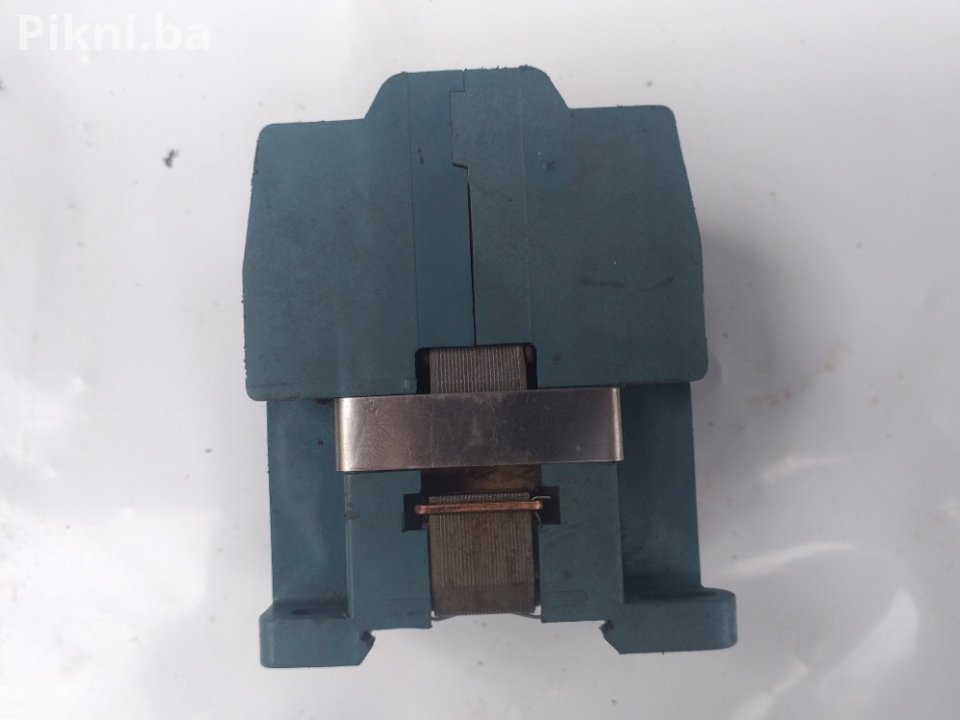 Industrijski Konaktor ISKRA K9-32 (220V) - SA 4 POMOĆNA KONTAKTA!
