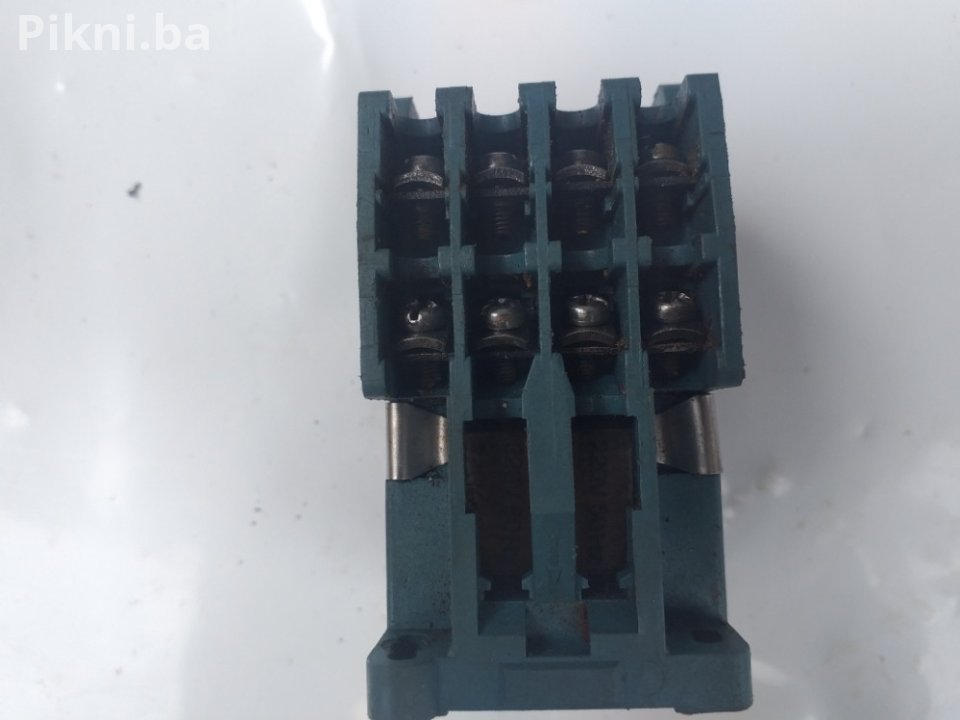 Industrijski Konaktor ISKRA K9-32 (220V) - SA 4 POMOĆNA KONTAKTA!