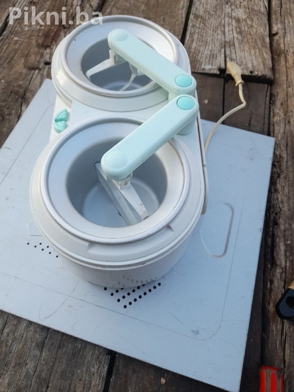 Hitna prodaja! Philips aparat za sladoled sa dve komore - samo 80