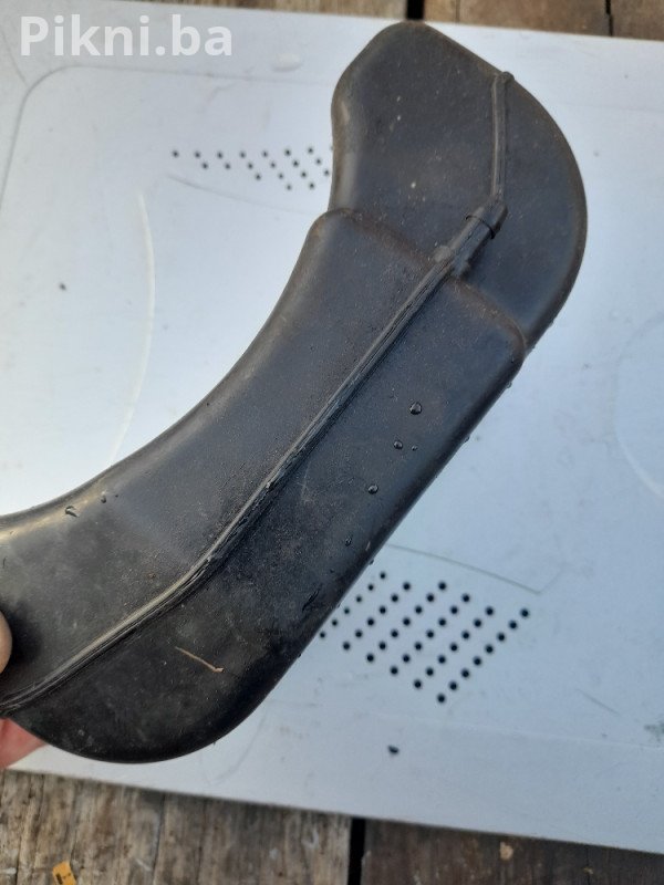 Hitna prodaja plastičnog rezervoara od kosačice - samo 20 KM!