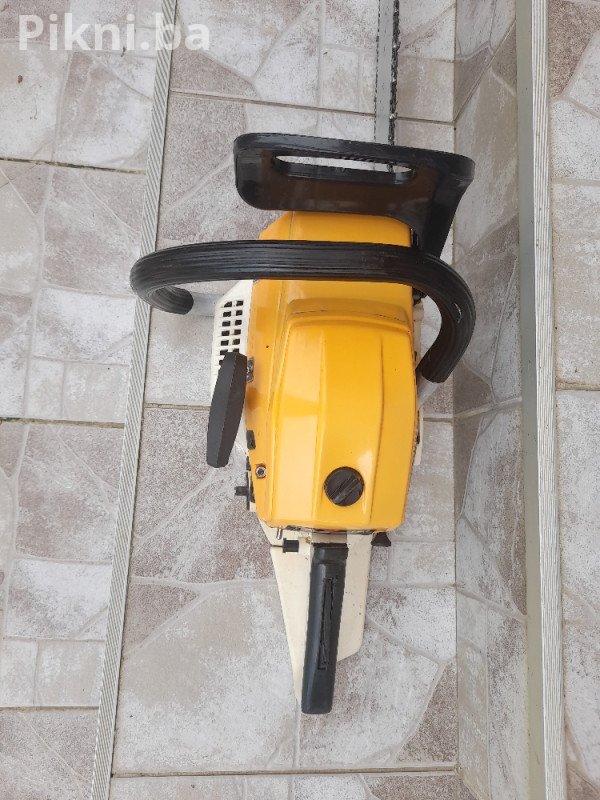 Vrhunska motorna pila motorka 45cc - Snažna i pouzdana, kao nova