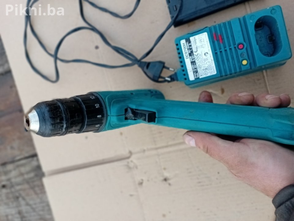 SNIŽENO! Makita 9.6V Aku Bušilica 6096D + Punjač DC9700H (Punjač