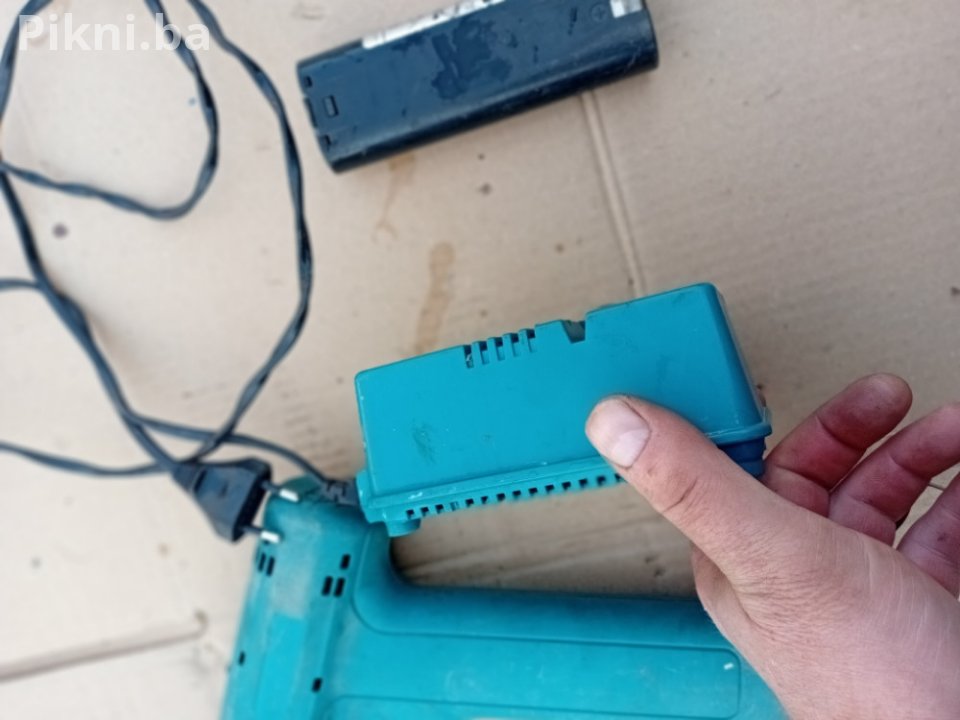 SNIŽENO! Makita 9.6V Aku Bušilica 6096D + Punjač DC9700H (Punjač