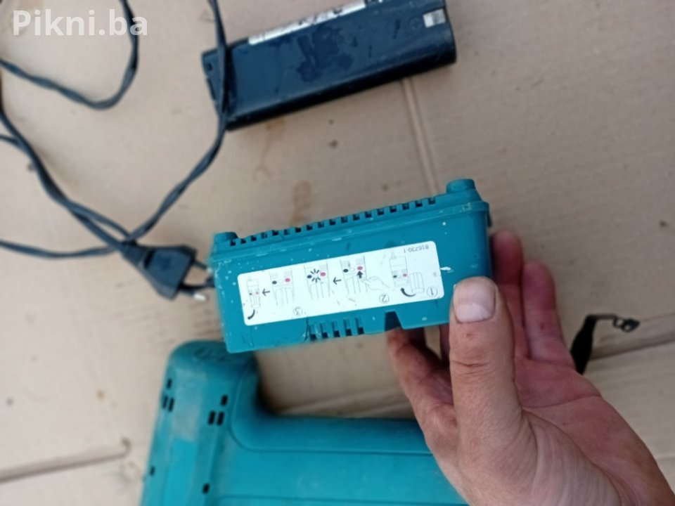 SNIŽENO! Makita 9.6V Aku Bušilica 6096D + Punjač DC9700H (Punjač