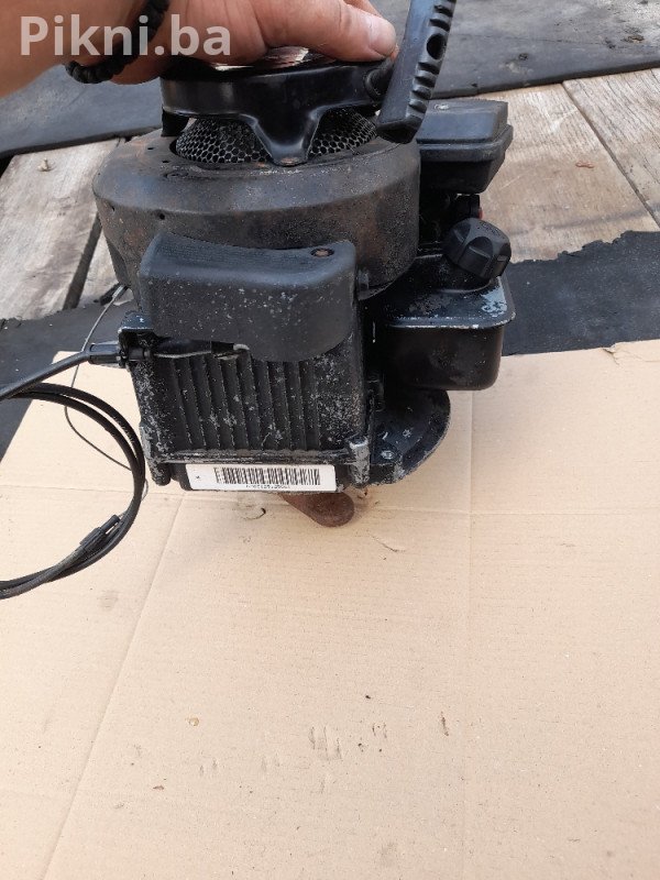 Prodajem motor od kosilice kosilice BRIGGS STRATTON - ispravan!