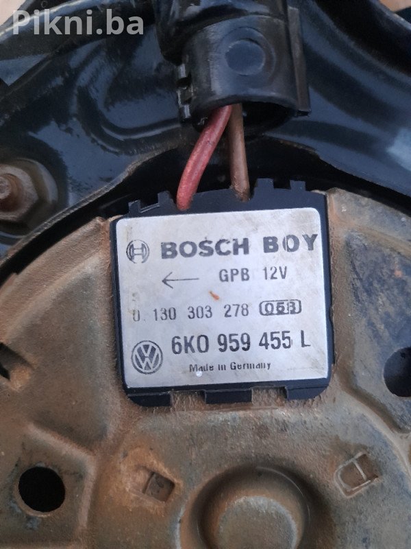 ODMAH ZA PRODAJU: VENTILATOR HLADNJAKA BOSCH (12V) - ISPRAVAN