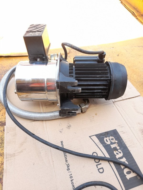 Pumpa za vodu sa sklopkom i manometrom pumpe elektromotor motor