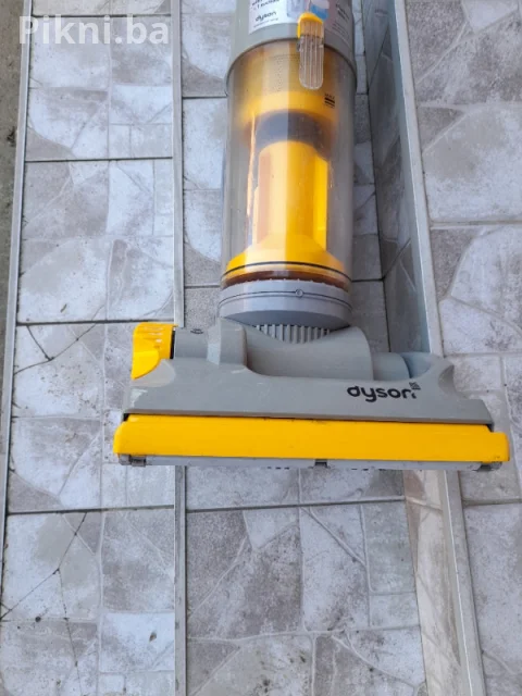 Stapni usisivac DYSON DC04 kicni usisivaci citaj pod detaljno 7