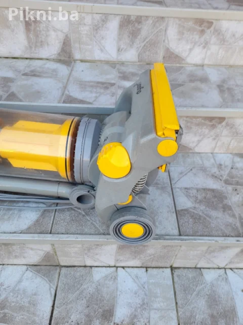 Stapni usisivac DYSON DC04 kicni usisivaci citaj pod detaljno 4