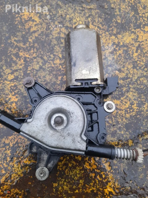 ISPRAVAN MOTOR I MEHANIZAM ZA PODIZANJE PROZORA 7