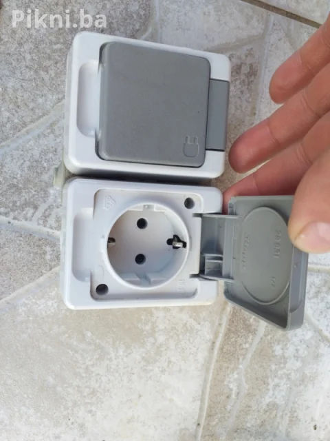 Punjac 5v DC 500mA u super ispravnom stanju nagradna 4