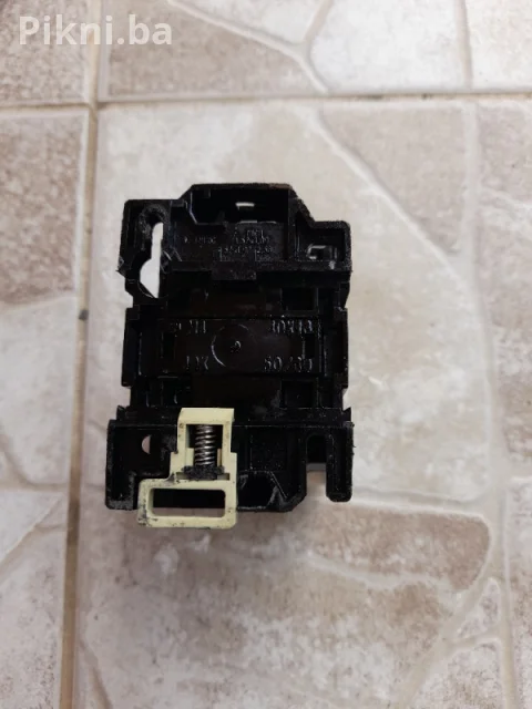 Kontaktor Telemecaniquje 40A 220v sklopka prekidac 3