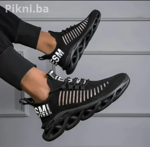 BRZA PRODAJA! NOVE Crne Patike s Fantastičnim Đonom - SAMO BR. 39 3