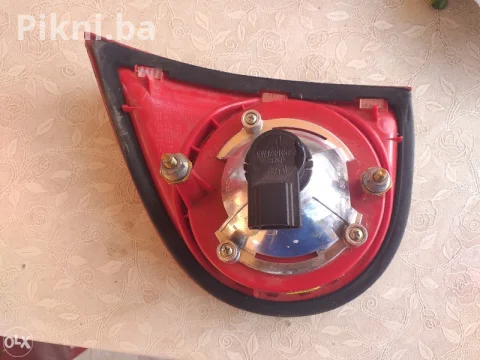 Stop svetlo golf 5 stopka na haubi ko nova 4