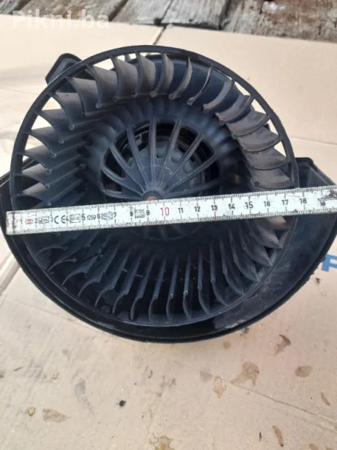 Prodajem ventilator kabine / puhalo za VW, Audi, Škodu (BOSCH 0 1 10