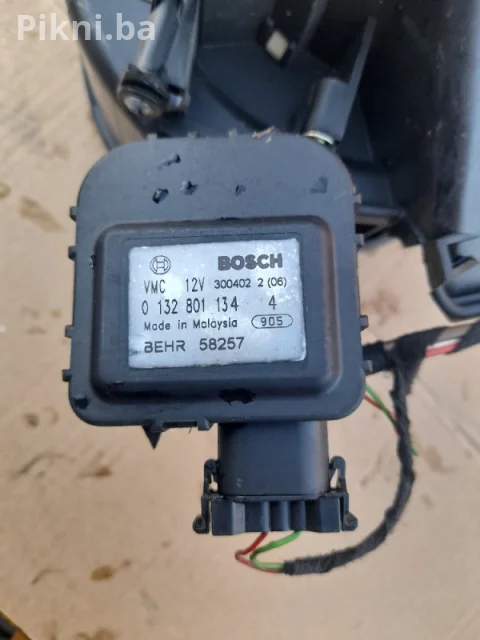 Prodajem ventilator kabine / puhalo za VW, Audi, Škodu (BOSCH 0 1 3