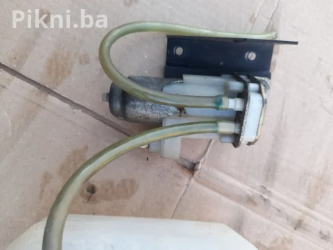 Posuda i pumpica za pranje stakla Mercedes L 608 12V (80 KM) 11