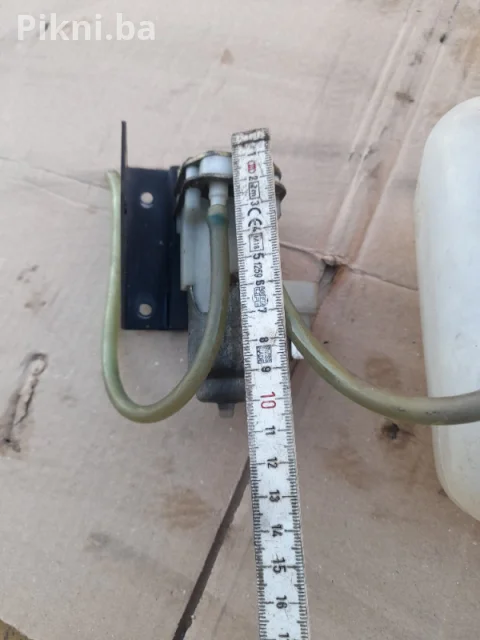 Posuda i pumpica za pranje stakla Mercedes L 608 12V (80 KM) 7
