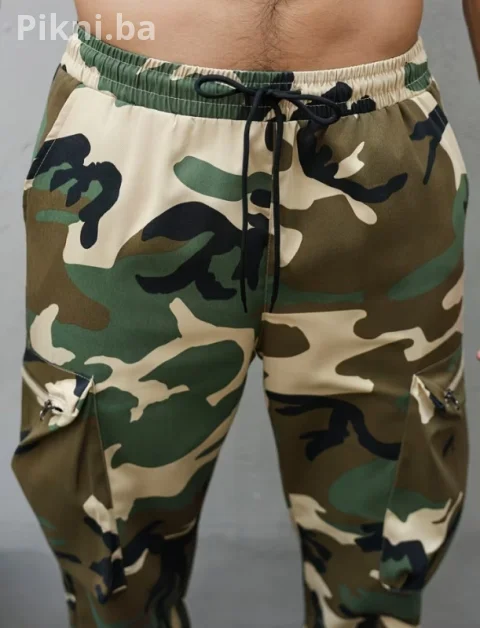 Maskirne Cargo Pantalone / Jogger - NOVO - Veličina XL 4