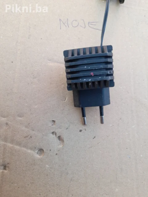 OGLAS ZA PRODAJU: SALCOMP AC ADAPTER 9.5V / 400mA PUNJAČ 3